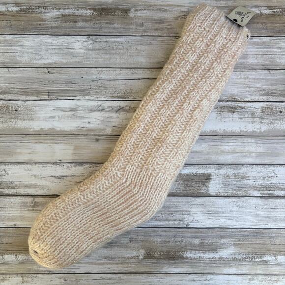 Bee & Willow Cozy Socks NWT One Size Pink Cream Knit Non Skid Metallic Hygge - Picture 1 of 9